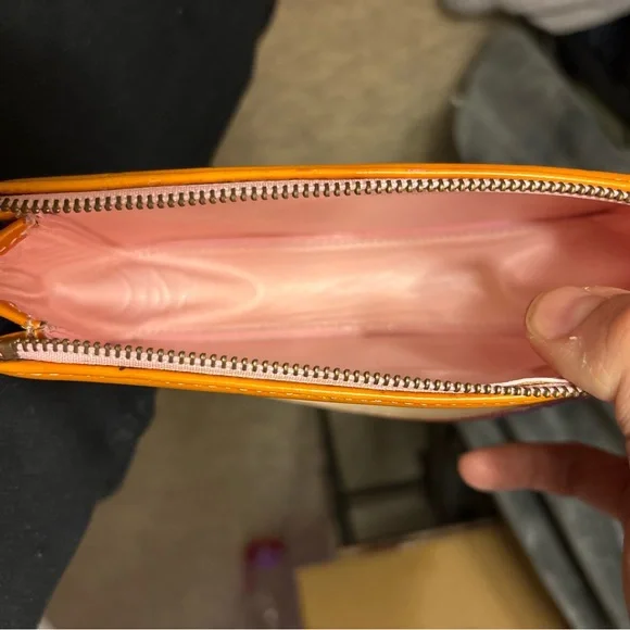 Vintage Louis Vuitton Monogram Vernis Lexington Pouch Jaune Yellow Pink Interior - Picture 10 of 15